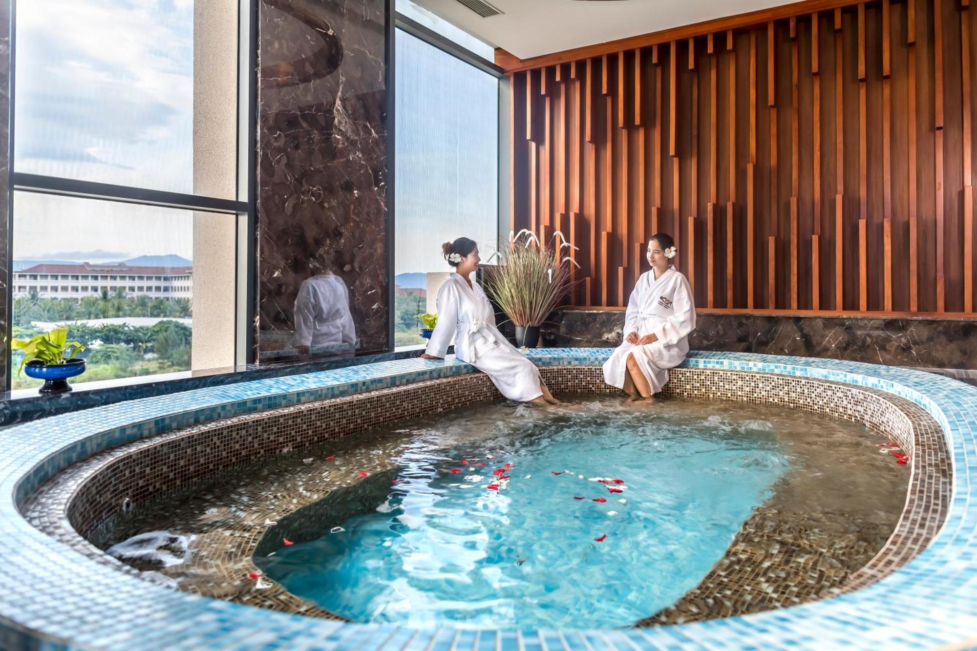 Koi & Khu nghỉ mát 5*